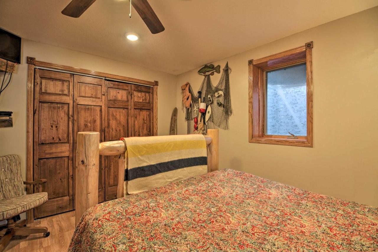 Lakefront Deer River Apt With Dock, Fire Pit And Patio Exterior photo